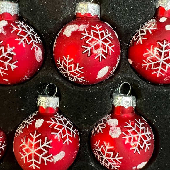 10 Christmas Red Glass Ball Ornaments White Glitter Snowflakes - Picture 4 of 7